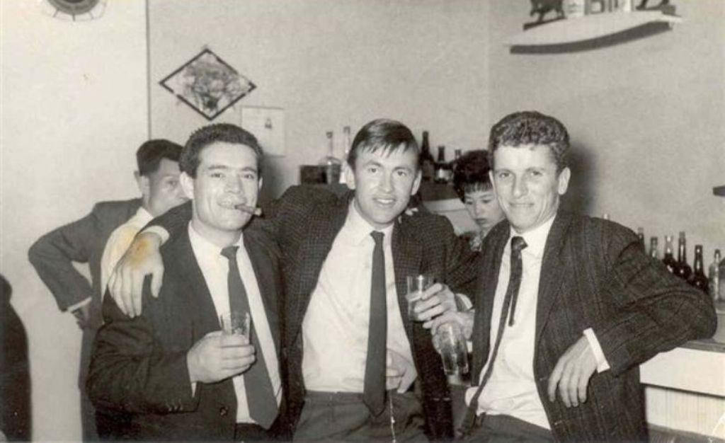 Mike Kahn, Tom Littleton, ?
Hong Kong
