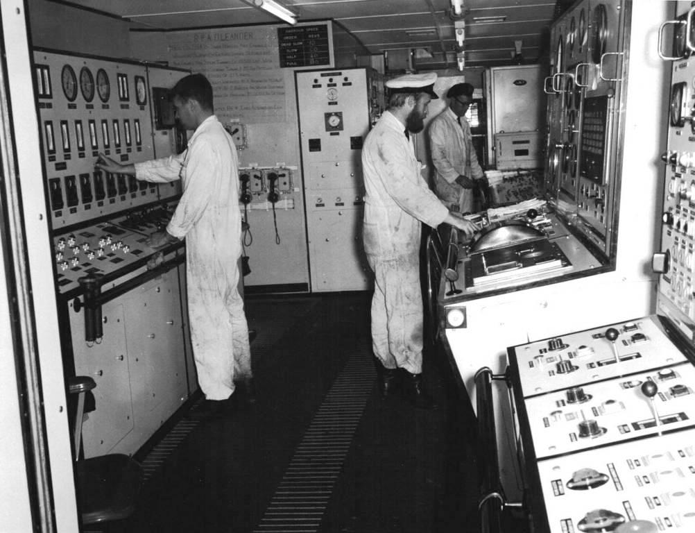 Engineers in hats!
Oleander 1966. David Butler on the wheels, Peter Otway right.
