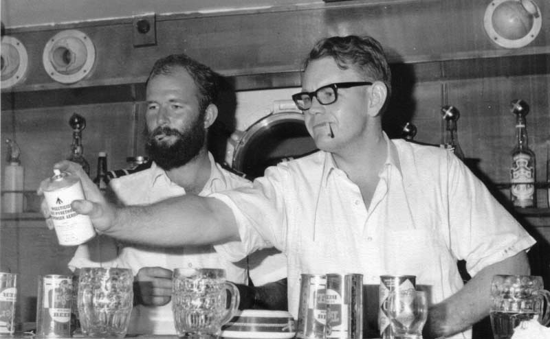 Orangeleaf
Fumigating the bar
