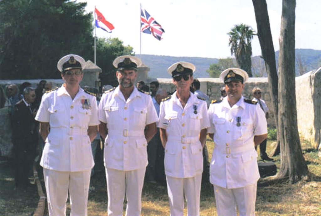 Captain Carew, Dennis Scougall, Jim Smith and Kevin Cooper.
RFA Fort Grange1999  at War Memorial Viz Town

