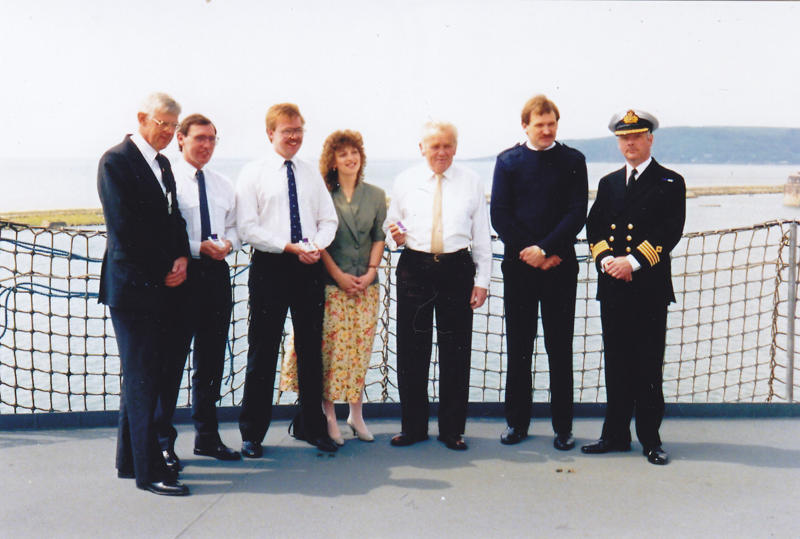 G Mott, C Keith, T Marchbanks ,B Pengelly,T Graves and Capt Roach.  
RFA Regent 1990 Medal presentation

