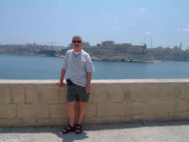 dindanlo also in sunny Malta
