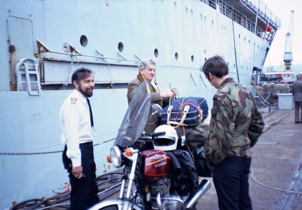The Captain Departs
Roger Sims, Chris Purtcher-Wydenbruck, Dave Gubbins.
Sir Lancelot, Plymouth, September 1982.
