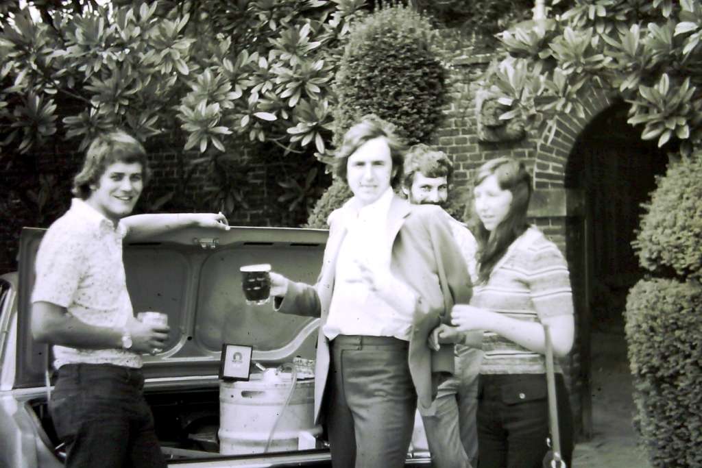 Refreshments at the Wedding of Frank Ash
Jerry Whittaker, Rory McRea, Ian Finlayson and Rory's sister.
