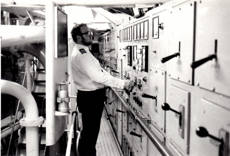 Hebe 1971 - Ron Flook.
Ron Flook at the switchboard RFA Hebe 1971.
Pic. from J Ramsay.
