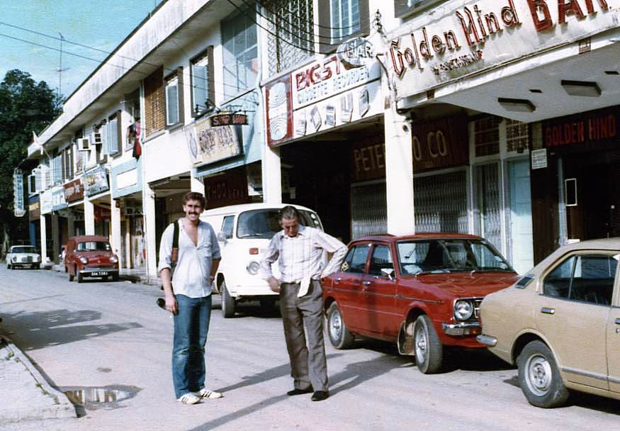 JEO Paul Greenough and 3EO Jack Brady
Outside the Golden Hind bar, Sembawang Strip, summer 1980.
Keywords: Paul Greenough;Jack Brady