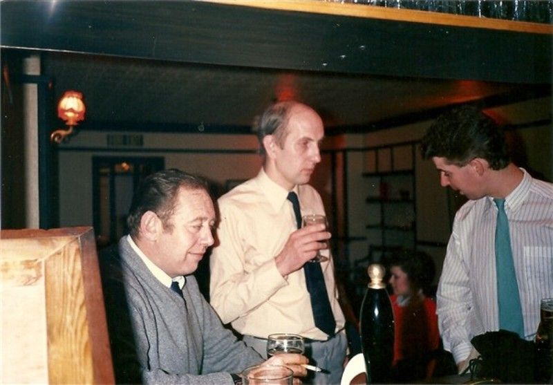 Ray Miles, Alan Bond, ?.
Bonds Drinking Course

