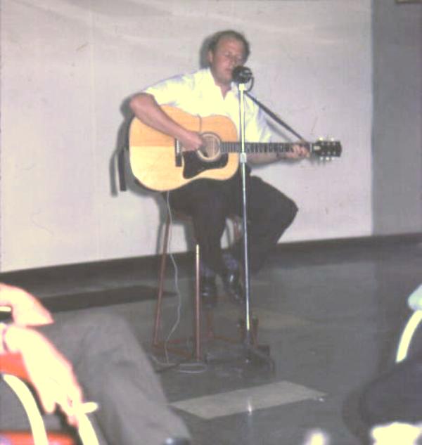 Lee Priter and Guitar
Resource 1970
